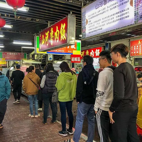 台中第二市場美食｜山河魯肉飯、陳家水晶餃、蜜藏地瓜、天天饅頭