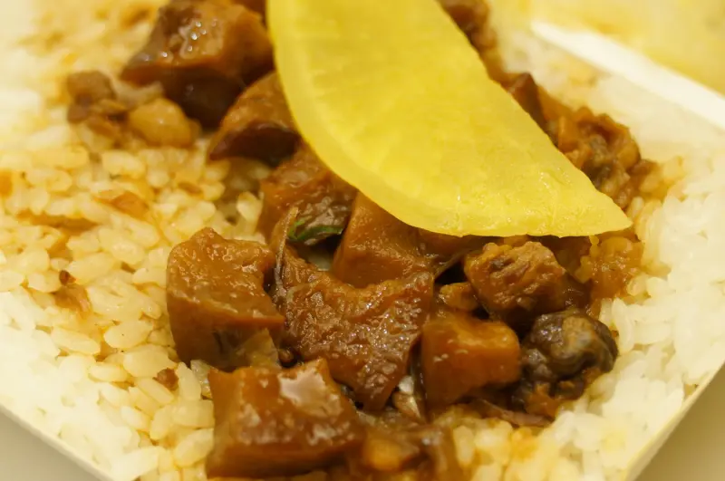 三重五華街美食推薦-好吃的＂71巷口腿庫飯＂