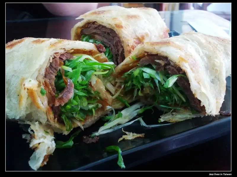 [角子虎水餃館]牛肉捲餅比招牌餃子好吃且CP值高出許多的水餃館~