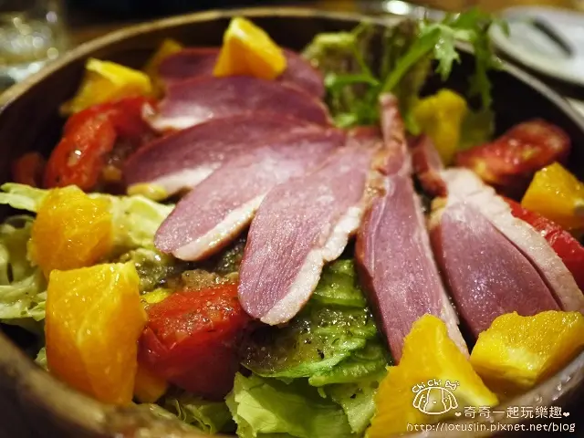 台北 路燈咖啡Light Cafe 師大店N訪 不可錯過的橙汁鴨胸木盆沙拉