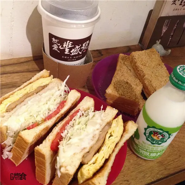 【食記∥台北】豐盛號 炭烤吐司&紅茶牛奶 捷運士林站_台北十大必吃早餐_康熙銅板美食秘笈_遠近馳名排隊必朝聖名店