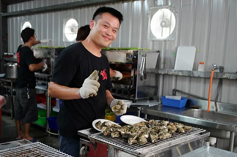【台中】第一猛鮮蚵 實在太猛了！忙到阿東累翻~~