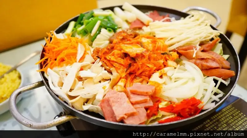 【台中南屯】奇化加韓國料理 平價好吃道地韓式料理 小菜冰品飲料無限供應 專用停車場 大墩十一街/林新醫院