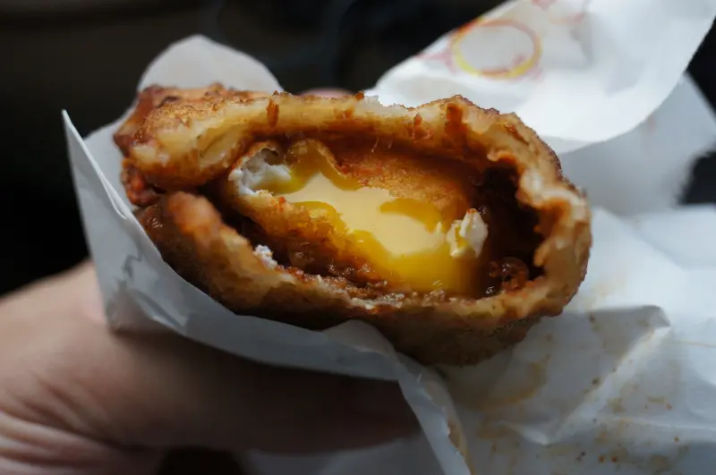 花蓮美食推薦-排到腿軟也要吃的＂炸彈蔥油餅＂(食尚玩家推薦)