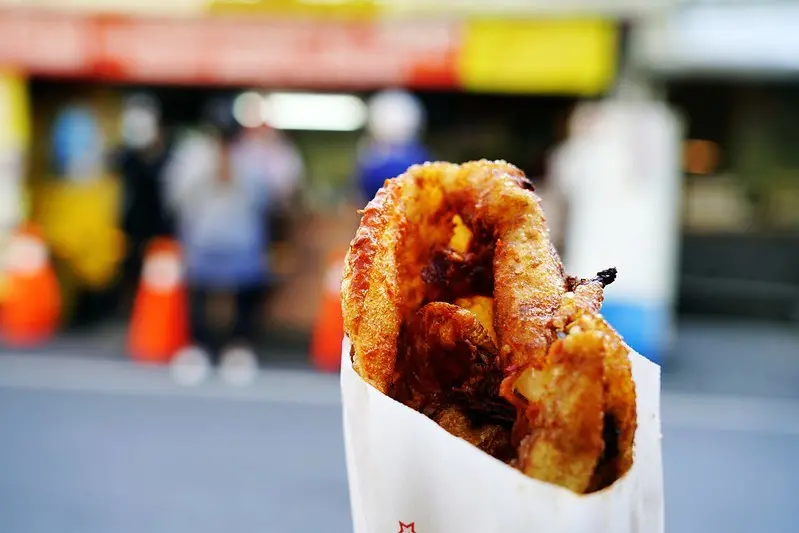 【台灣，花蓮美食】偶然與巧合，再次與久違的“炸彈蔥油餅”相遇。（花蓮炸彈蔥油餅 黃車）