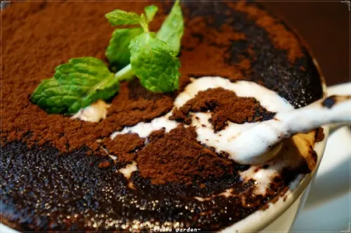 台北捷運東門站 Labu café~照片．輕食．盆栽