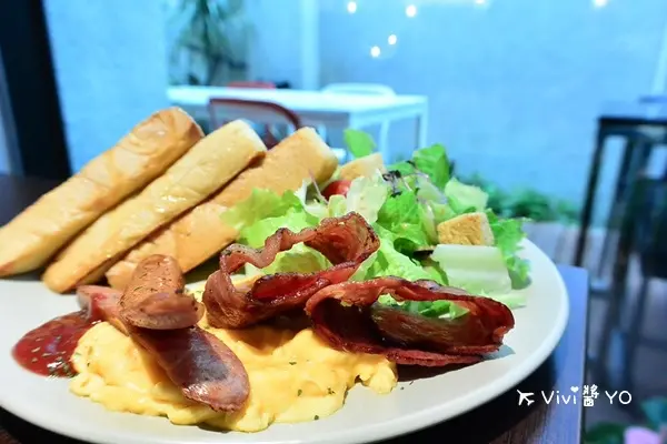 台北中正區 捷運東門站 Läbu Café 早午餐 可愛清新咖啡廳 輕食正餐甜點 可愛店狗