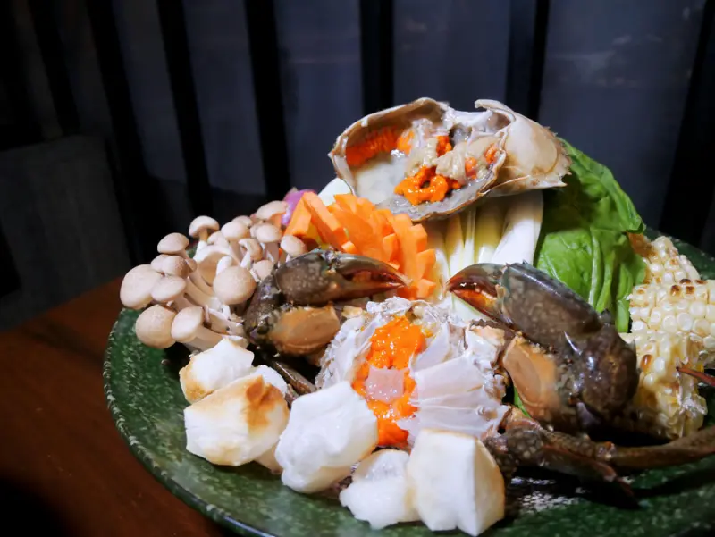 【台北市美食】中山區無菜單日式料理｜匠壽司｜紅蟳牛奶鍋、生魚片、小羊排，無法預測的精緻宴席料理