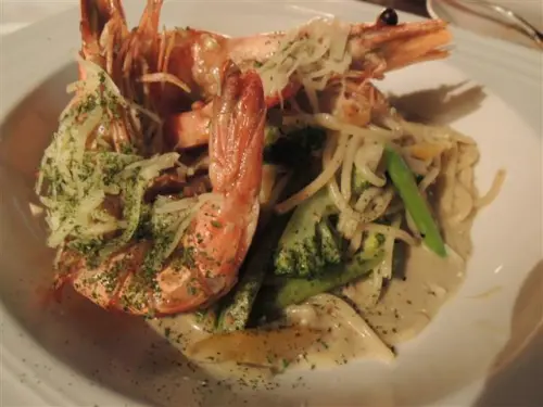 忠孝敦化站 DUO American Cocktail & Grill Bar 松露野蕈燉飯 白醬義大利麵 雞尾酒 各式調酒 放鬆聊天 東區 巷內