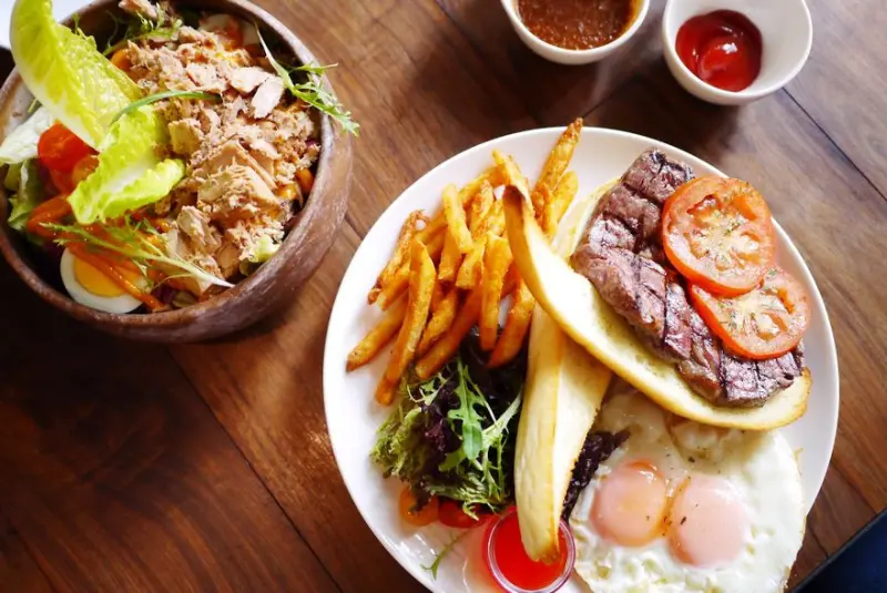 【台北】內湖 HowFun 好飯食堂 繽紛創意的西班牙海鮮鐵鍋飯、瑞光店限定早安brunch‧早午餐！