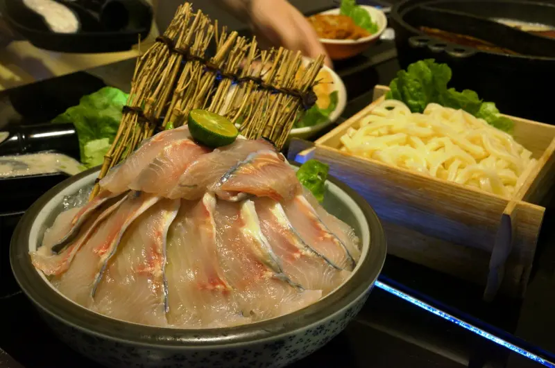 台北車站美食推薦-新鮮食材及鱘龍魚就在＂嚴選鍋品＂(藝人常吃的店)
