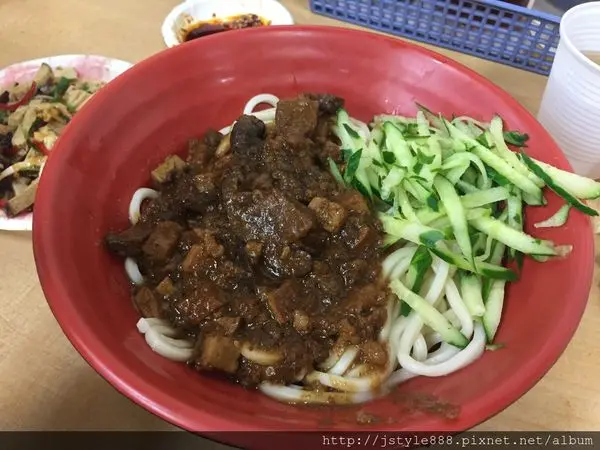 {台北❤中山站}內行老饕都來排隊的蒸餃店<<福大蒸餃館>>香菇炸醬麵必點