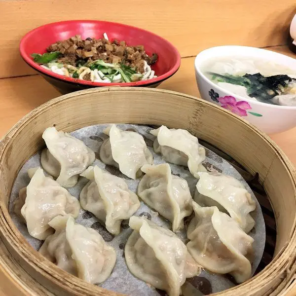 福大山東蒸餃大王/餡料飽滿/霸王級餛飩/中山捷運人氣小吃美食