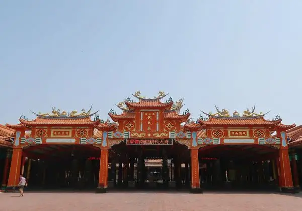 【拜拜】心誠則靈台南古蹟南鯤鯓代天府／富麗堂皇宛如皇宮／求財求姻緣（內有影片／借發財金／台南景點／注意事項）