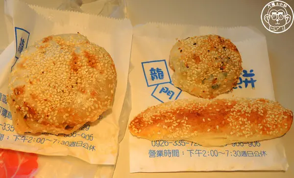 呷飽祙【新北三重･龍門胡椒餅】三重在地排隊小點心        
      