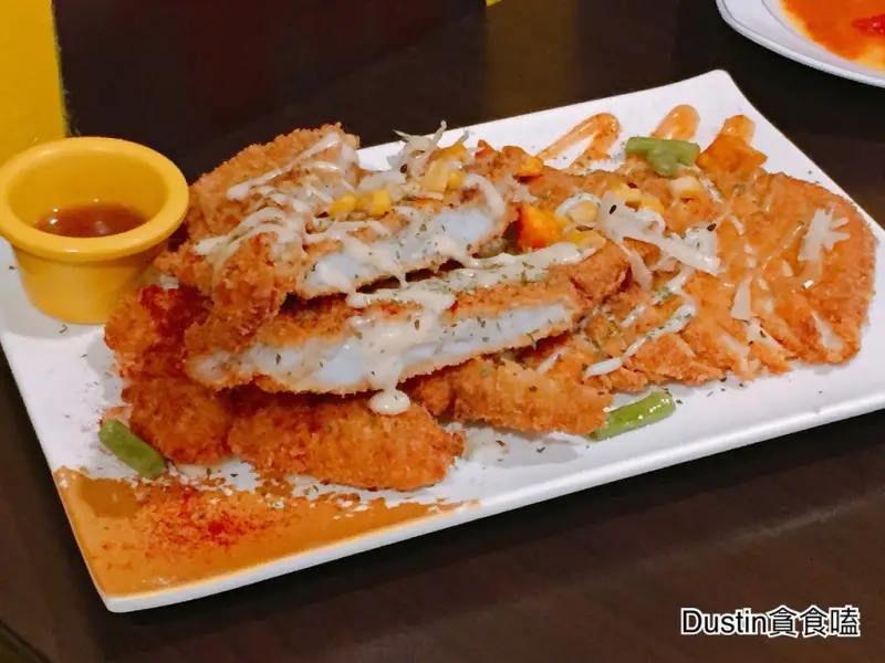 阿倫蛋包飯__免費加飯 · 吃不完還得外帶！壽星當日免費  │考一百分免費/一餐抵兩餐/『永和頂溪 ‧ 韓國街』