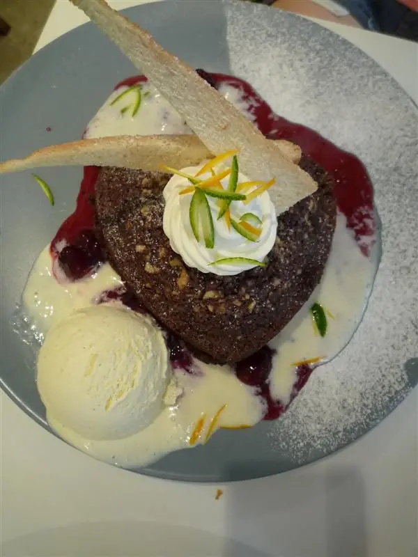 [餐廳]東區黑白色系~旅人咖啡 (原Tiffany Cafe)