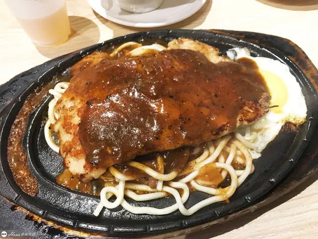 【台北士林】五豬牛排 | 士林夜市CP值超高人氣排隊牛排店 附酥皮濃湯、meji明治雪糕
