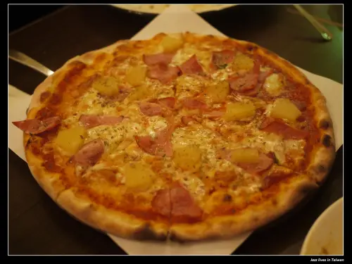 [Bon Appetit Pizza] 手工PIZZA真的連最外圍的那個邊都烤得很好吃唷!