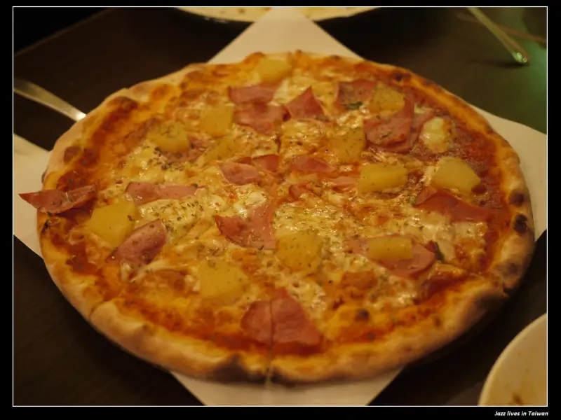 [Bon Appetit Pizza] 手工PIZZA真的連最外圍的那個邊都烤得很好吃唷!