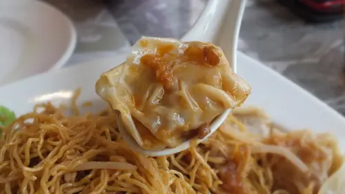 威靈頓街1號。粥麵茶餐廳。道地港味餐點。好吃到沒話說