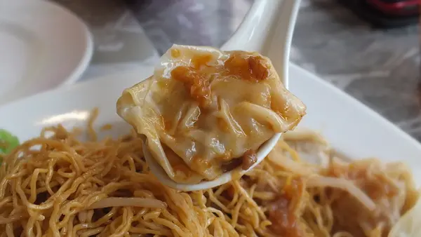 威靈頓街1號。粥麵茶餐廳。道地港味餐點。好吃到沒話說