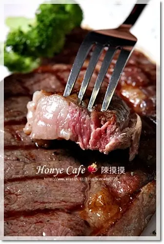 【2011.12.30【食記：桃園南崁】Honey Cafe ~ 豬腳也太美味了啦！！】