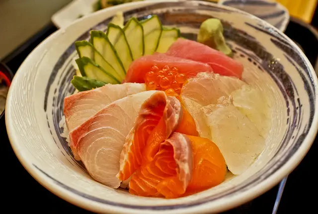 台北 東區 串鳥炭火直燒 三訪 , 新推出午餐: 生魚丼與各式丼飯/定食