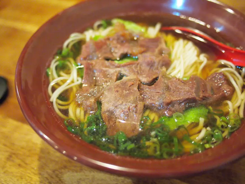 【食記】清淡風的平價台灣牛肉麵 ~ 新竹東區