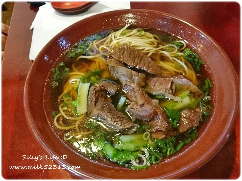新竹美食│老段牛肉麵♥清大夜市周邊小吃。清爽口味平價台灣牛肉麵*