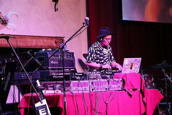  【羽諾娛樂】amigo live House♥京華城夜生活音樂熱舞酒吧♥女人國仲夏夜之戀              