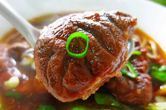 【頭城美食】宜蘭百大小吃名店第一名：龍記牛肉麵(順遊：頭圍文創園區)