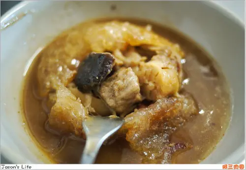 【彰化│美食】食尚玩家推薦!!外皮卡滋帶Q勁，肉餡鮮美。阿三肉圓