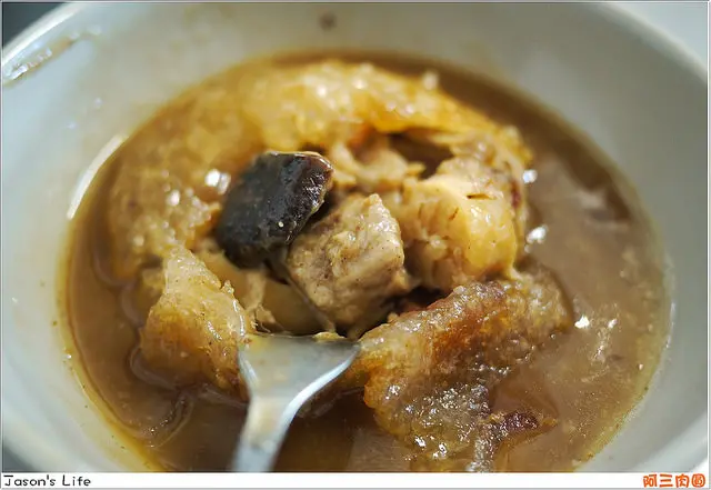 【彰化│美食】食尚玩家推薦!!外皮卡滋帶Q勁，肉餡鮮美。阿三肉圓