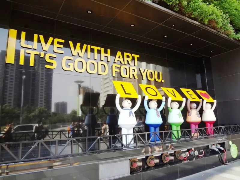 [記。遊]台中勤美術館「綠圈圈夏日藝術祭」，UP UP 舉牌小人現身