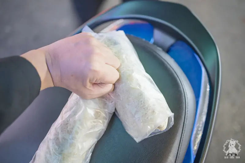 正宗專業潤餅｜台北信義林口街夜市｜比兩個成人拳頭還大的超巨無霸潤餅，本斥但大吃上一捲抵一餐，松山路上美味老店 - 卡爾茗 C.L.M.