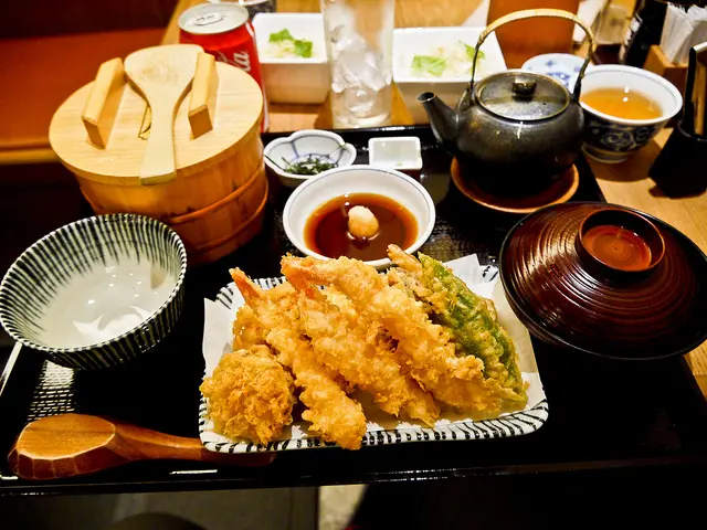 吃天婦羅 , 台北 東區216巷 天吉屋。日式天丼專賣店(忠孝店)