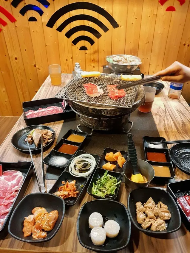 【桃園中壢】田季發爺中壢店，燒烤火鍋吃到飽。