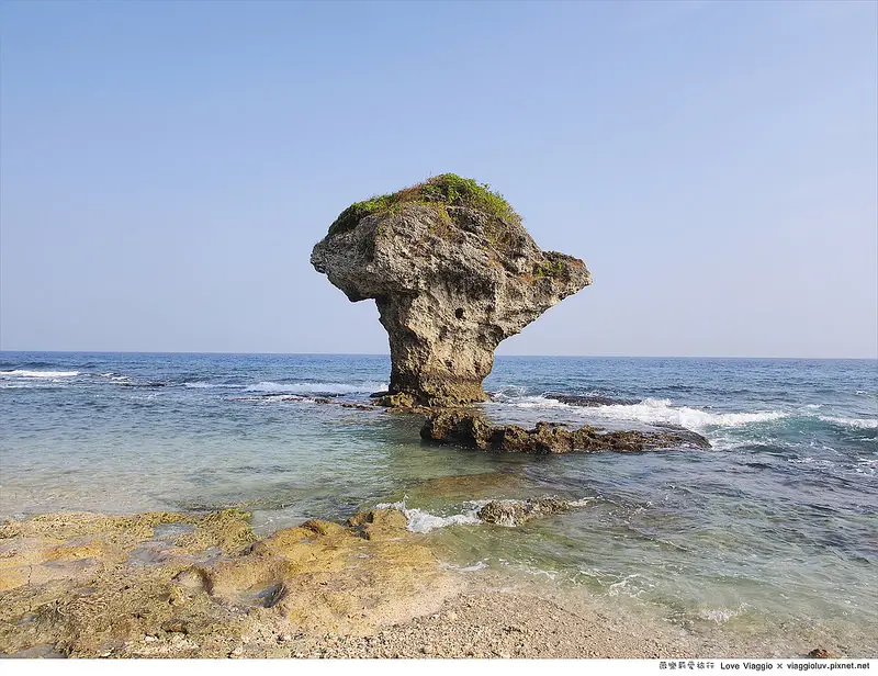 【小琉球 Liuchiu】租摩托車環島慢遊小琉球 花瓶岩 美人洞 威尼斯海灘 山豬溝