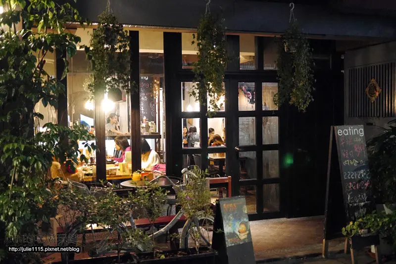 板橋中和●早午餐●eating(近中和環購)(免費wifi)＋來自六樓的午茶時光（檸檬蛋糕）