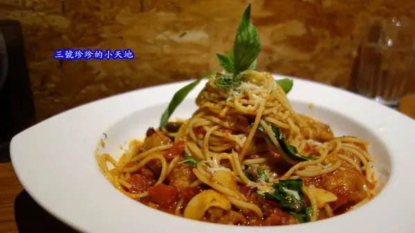 公館。貳樓。早午餐/漢堡/義大利麵/甜點下午茶~即使一個人去用餐也可以很輕鬆自在喔!