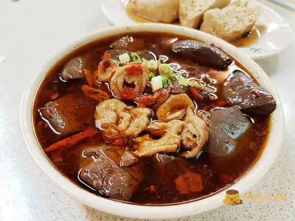 【新北美食】深坑老街餐廳小吃《廟前阿家的店》麻辣臭豆腐