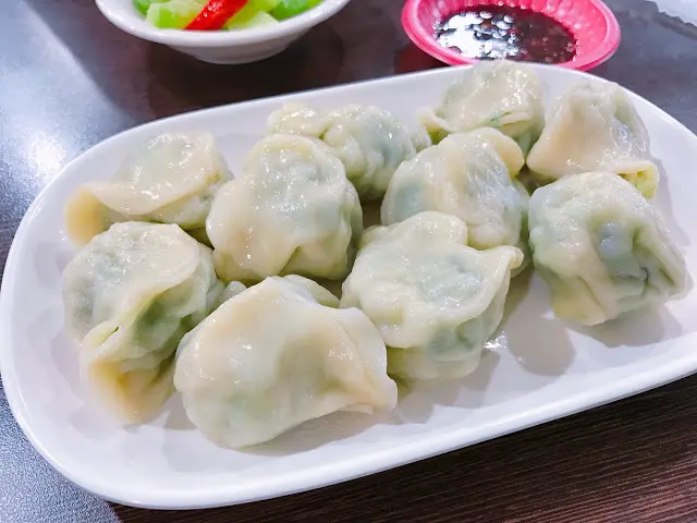 [食記] 新竹 中大水餃鍋貼館。水餃口味眾多，必點鍋貼! (近巨城)