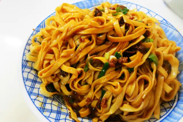 【宜蘭美食】宜蘭好吃炸醬麵大PK：復興路炸醬麵 vs. 文昌路炸醬麵