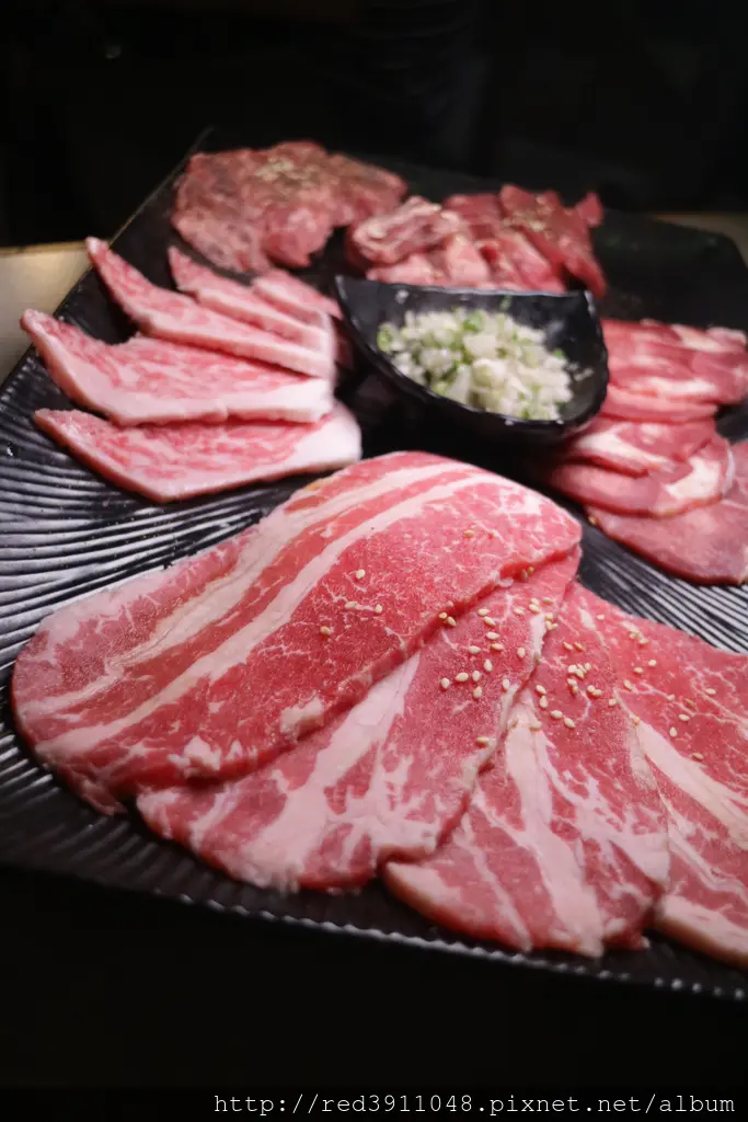 東區燒肉吃到飽~捷運忠孝敦化站大口喀肉就到"火之舞蓁品燒 和牛放題,各式嚴選食材讓你吃得滿意,還有自製甜點也好吃的不要不要