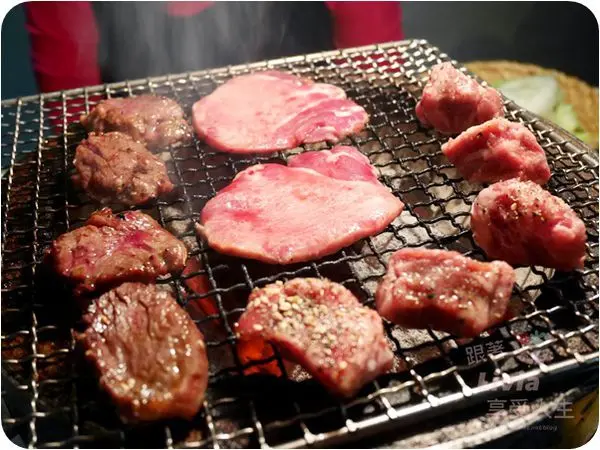 美食。餐廳│ 台北大安區  忠孝敦化捷運站 火之舞日式炭燒  忠孝敦化吃到飽推薦 和牛高級肉品頂極海鮮吃到飽  ❤跟著Livia享受人生❤