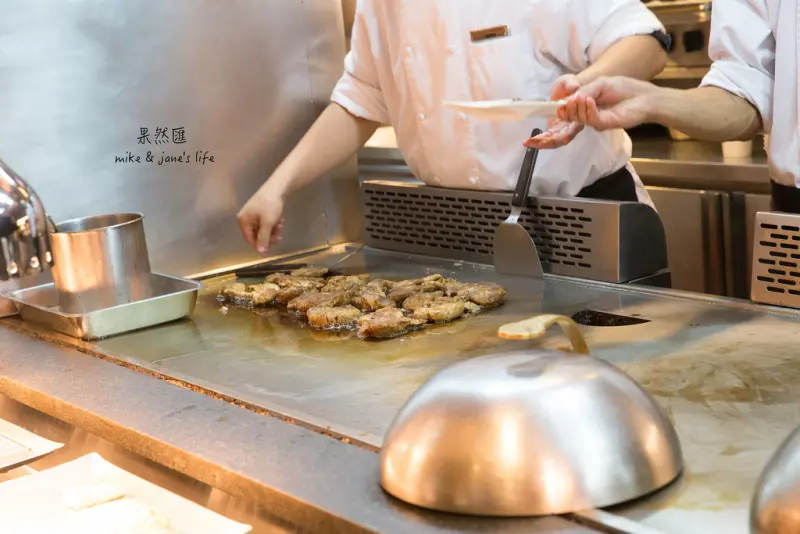 {食記-台北} 果然匯 蔬食宴 | 東區素食吃到飽餐廳推薦/近捷運忠孝敦化站/明曜百貨美食/必點鐵板猴頭菇