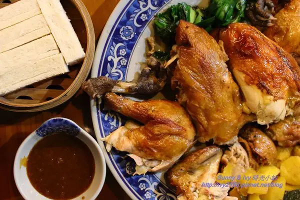 【宜蘭員山食記】蘭陽老媽媽手工黑豆醬油。獨特的豆腐乳烤香雞，甘醇好吃讓人回味