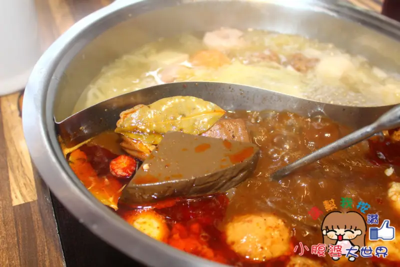 東區〃洛神賦▼皿▼麻辣極品鴛鴦鍋現切肉片、蛤仔還會動！！！香而不辣的湯頭讓人一口接一口…　小腹婆大世界~分享美食