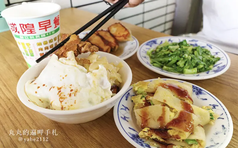 宜蘭美食。城隍早餐店。控肉飯、魯控飯，銅板價排隊也值得！